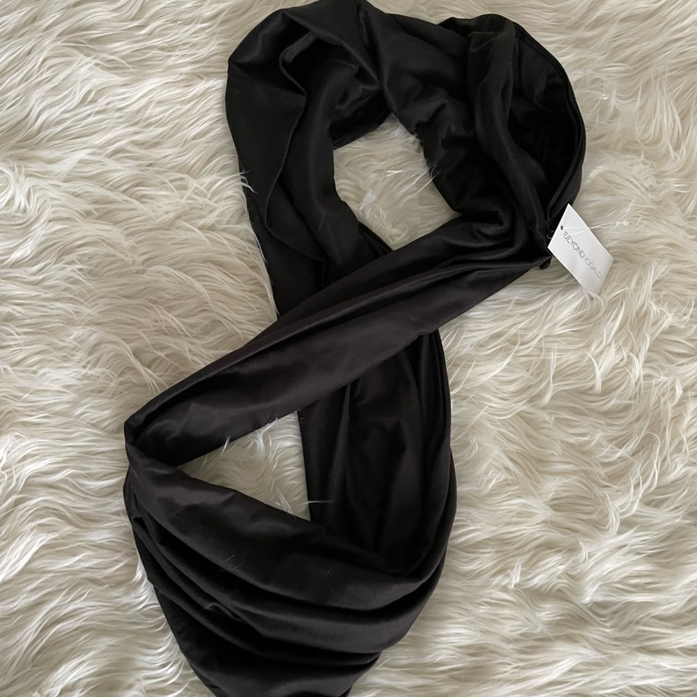 NWT Beyond Yoga infinity pocket scarf